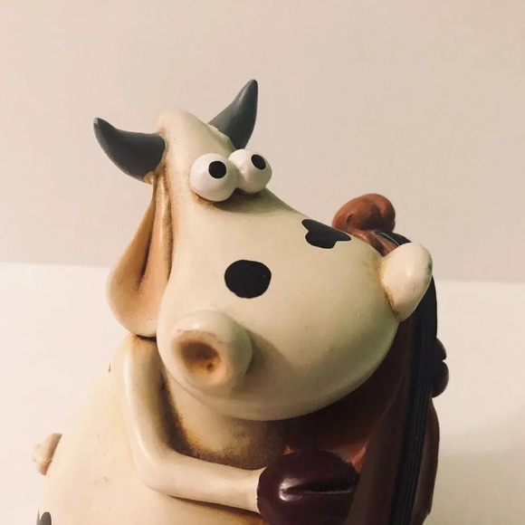 Vintage Paolo Chiari Cow Bull Playing Cello Coin Bank Figurine 5 Inch Tall - Picture 3 of 16